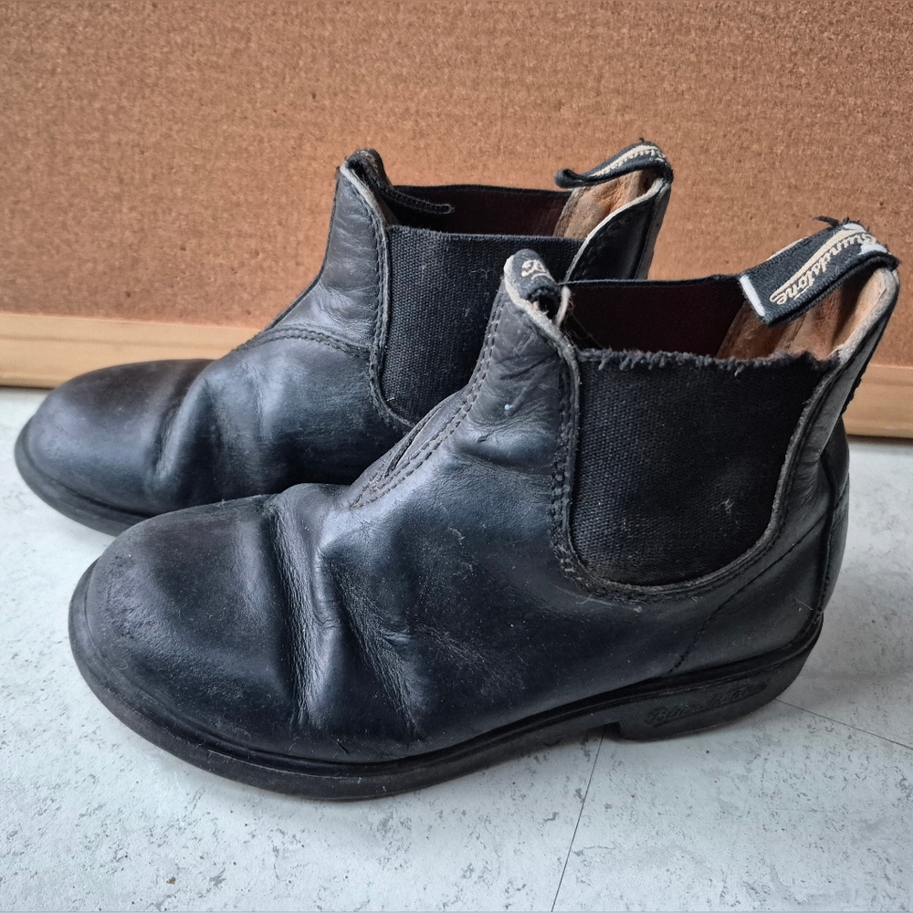 Kids Blundstone Boot Size 13 Well Used Condition
